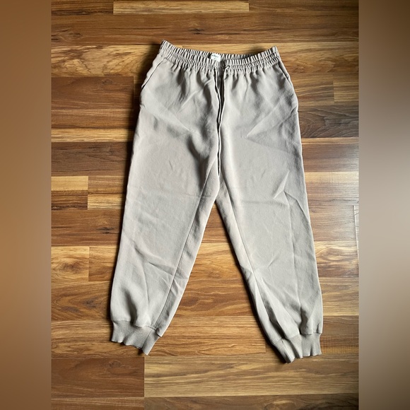 Wilfred Pants - Aritzia Wilfred Buffon Crepe Joggers | women's medium